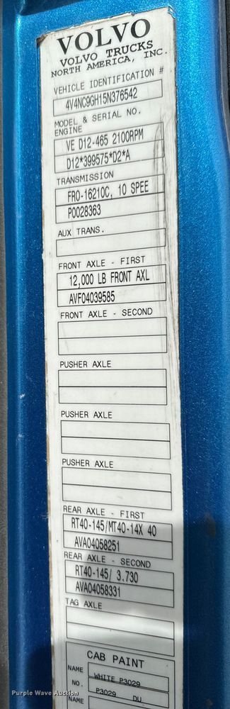 image for item NH9118 2005 Volvo VNL semi truck