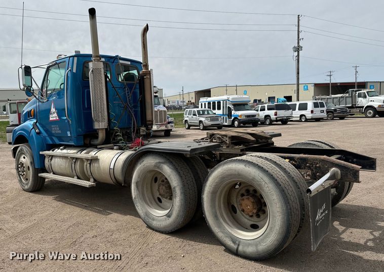 image for item NH9119 2005 Sterling L9500 semi truck