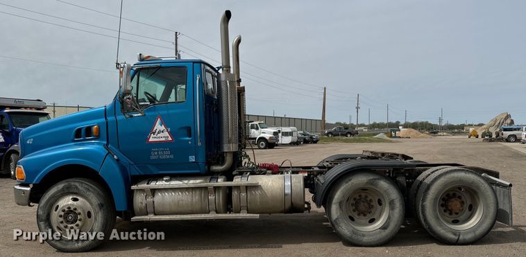 image for item NH9119 2005 Sterling L9500 semi truck
