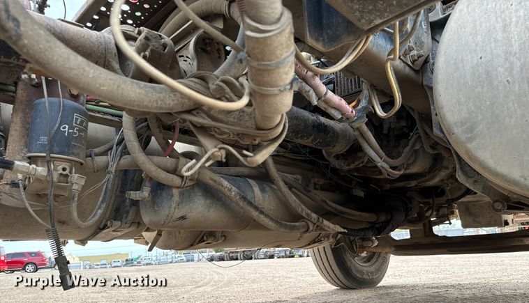 image for item NH9119 2005 Sterling L9500 semi truck