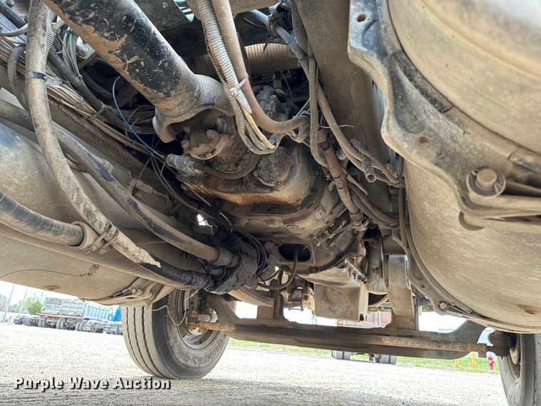 image for item NH9119 2005 Sterling L9500 semi truck