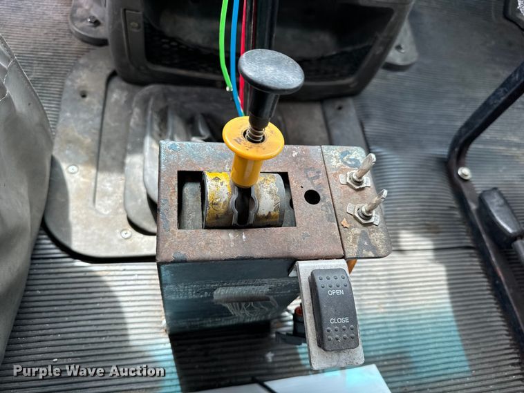 image for item NH9119 2005 Sterling L9500 semi truck