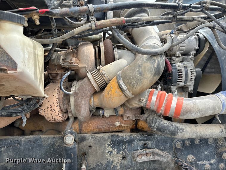 image for item NH9119 2005 Sterling L9500 semi truck