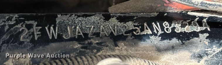 image for item NH9119 2005 Sterling L9500 semi truck