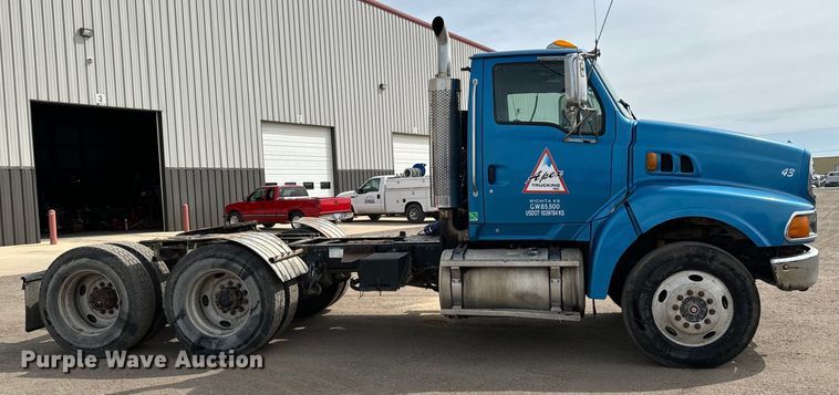 image for item NH9121 2005 Sterling L9500 semi truck