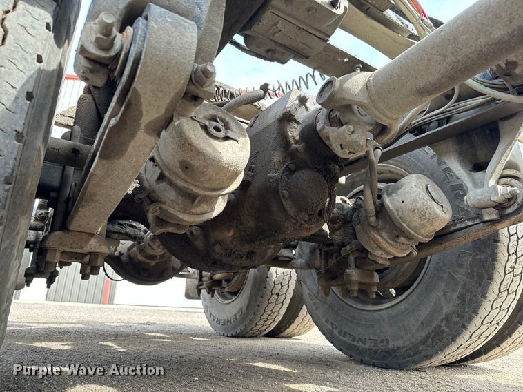 image for item NH9121 2005 Sterling L9500 semi truck