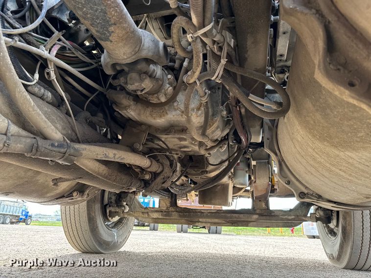 image for item NH9121 2005 Sterling L9500 semi truck