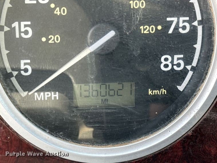 image for item NH9121 2005 Sterling L9500 semi truck