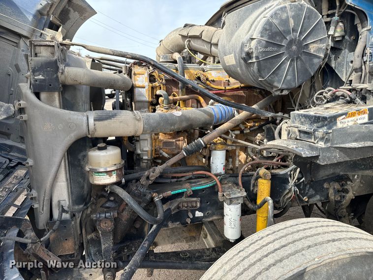 image for item NH9121 2005 Sterling L9500 semi truck