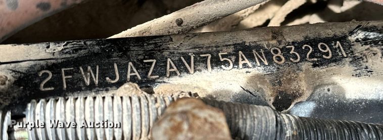 image for item NH9121 2005 Sterling L9500 semi truck