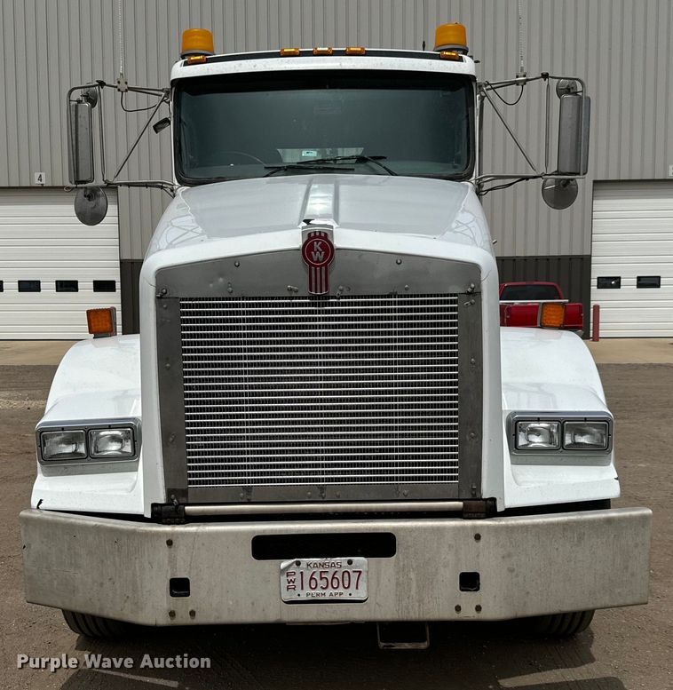 image for item NH9123 2012 Kenworth T800 semi truck