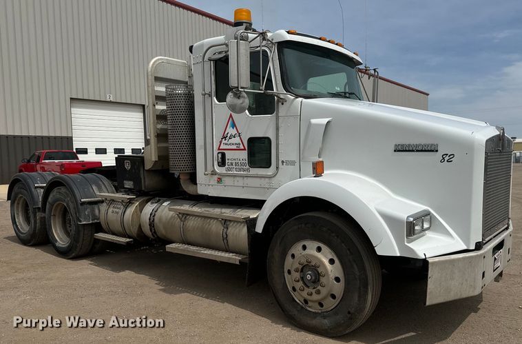 image for item NH9123 2012 Kenworth T800 semi truck