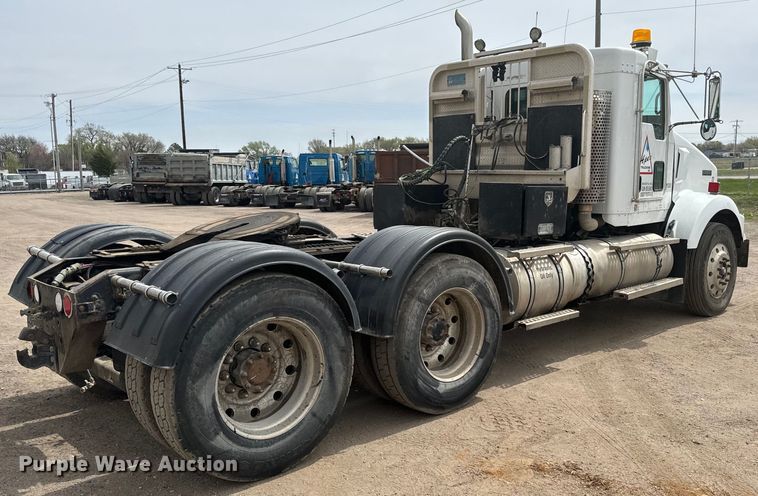 image for item NH9123 2012 Kenworth T800 semi truck