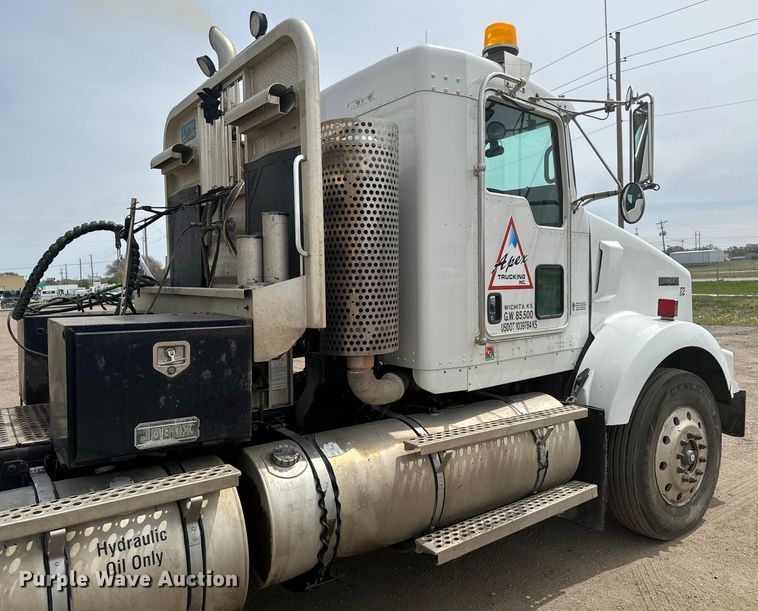 image for item NH9123 2012 Kenworth T800 semi truck