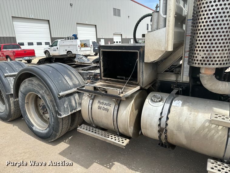 image for item NH9123 2012 Kenworth T800 semi truck