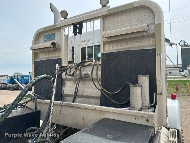 image for item NH9123 2012 Kenworth T800 semi truck