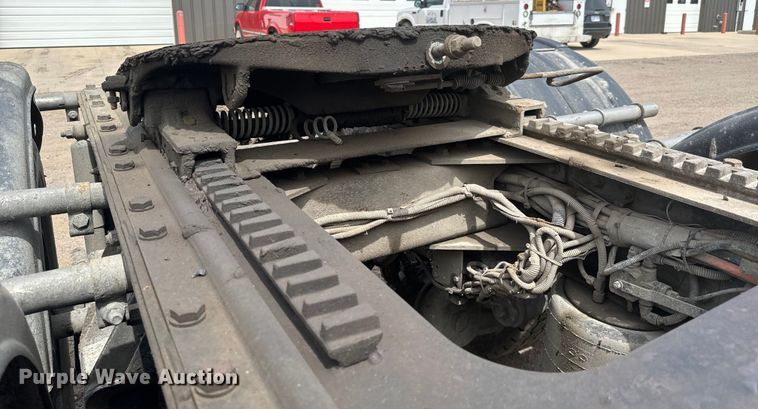 image for item NH9123 2012 Kenworth T800 semi truck