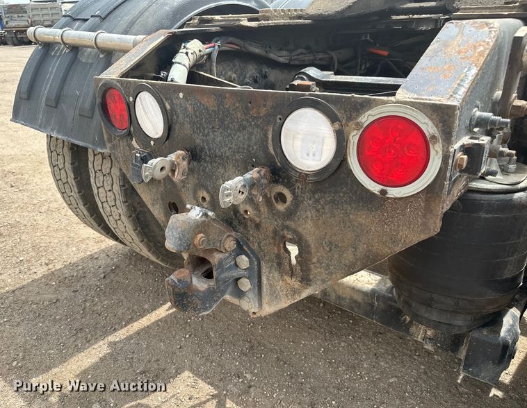 image for item NH9123 2012 Kenworth T800 semi truck