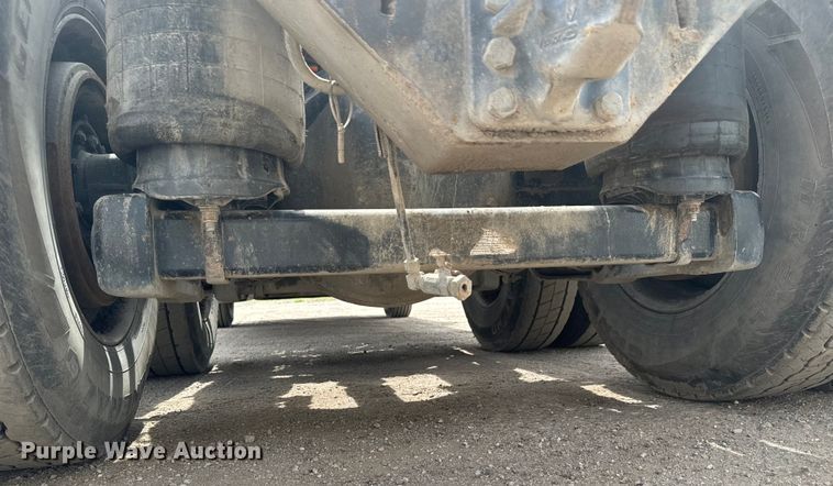 image for item NH9123 2012 Kenworth T800 semi truck