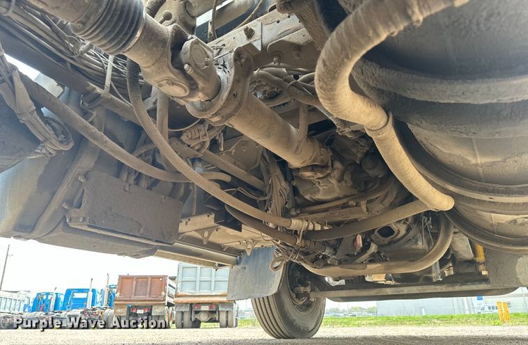 image for item NH9123 2012 Kenworth T800 semi truck