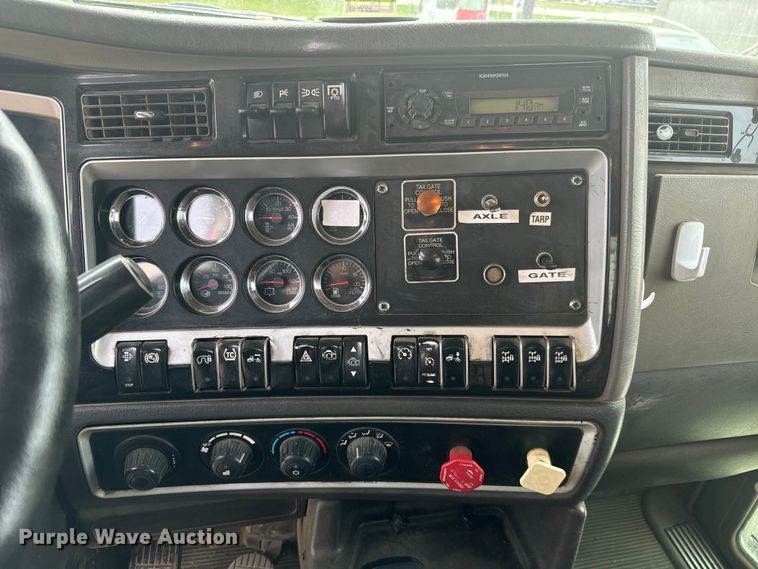 image for item NH9123 2012 Kenworth T800 semi truck