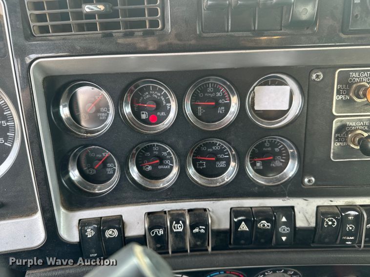 image for item NH9123 2012 Kenworth T800 semi truck