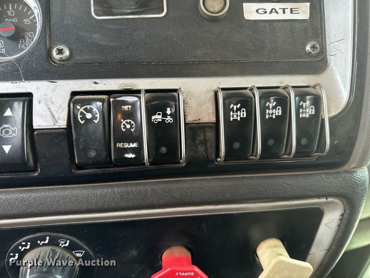 image for item NH9123 2012 Kenworth T800 semi truck