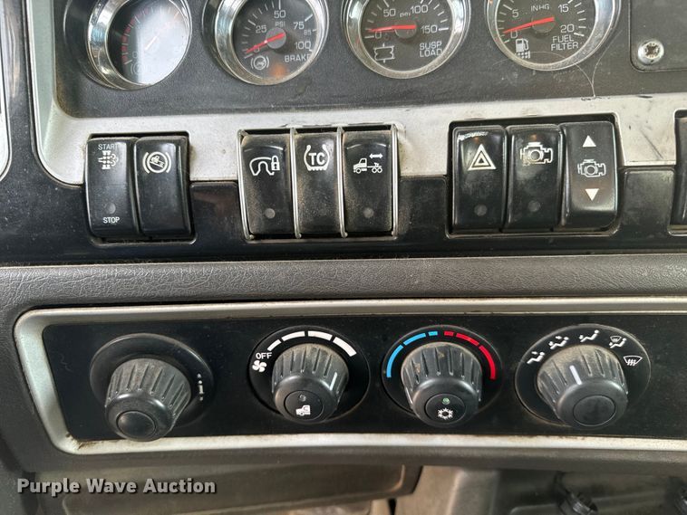 image for item NH9123 2012 Kenworth T800 semi truck