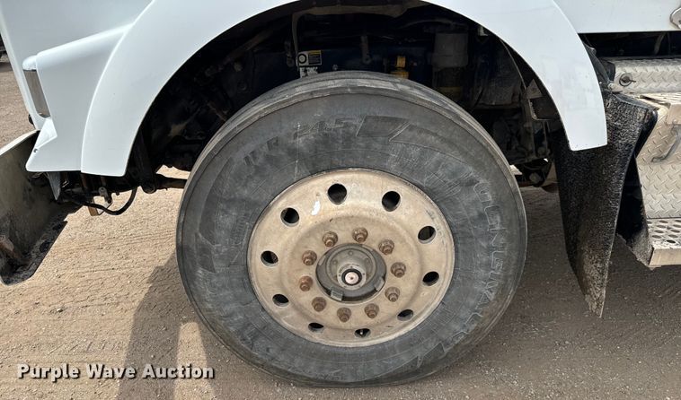 image for item NH9123 2012 Kenworth T800 semi truck