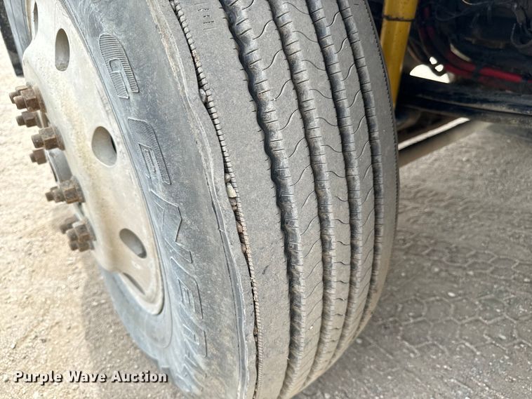 image for item NH9123 2012 Kenworth T800 semi truck