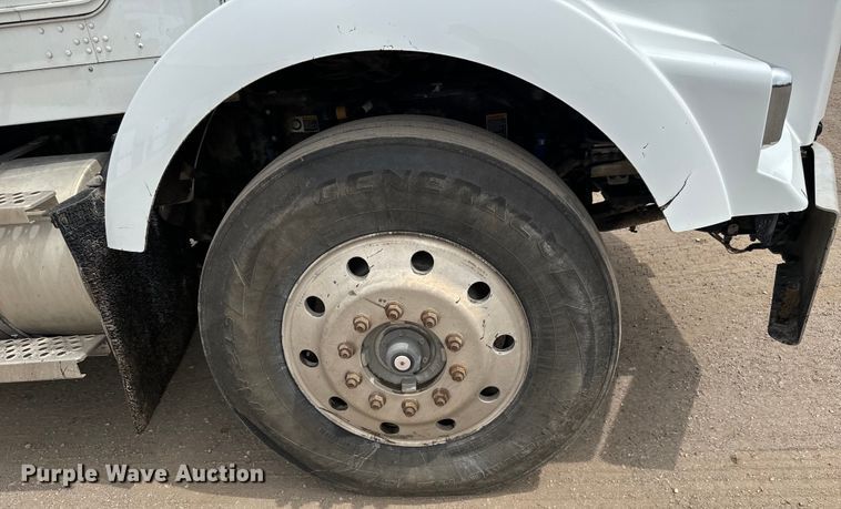 image for item NH9123 2012 Kenworth T800 semi truck