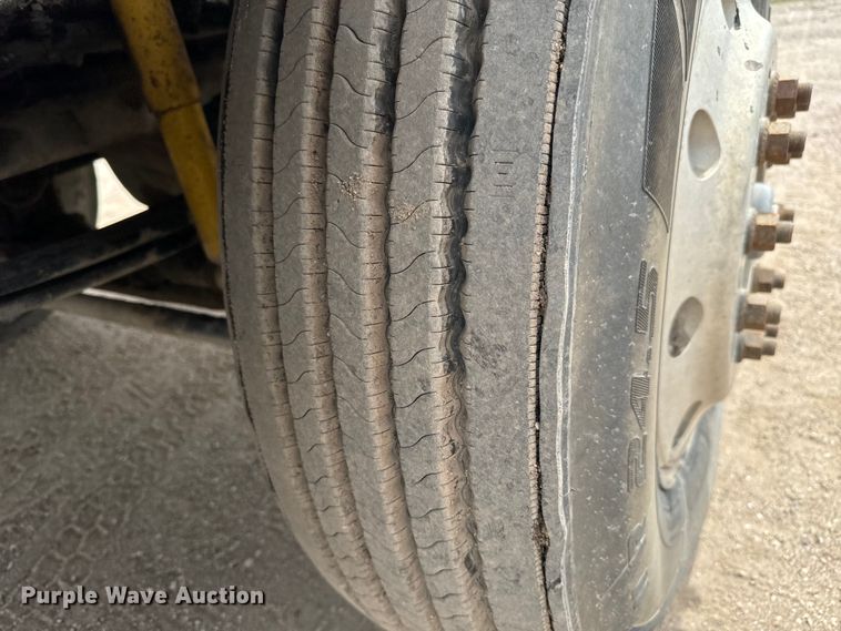 image for item NH9123 2012 Kenworth T800 semi truck