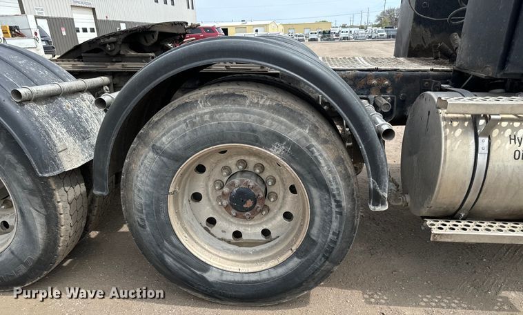 image for item NH9123 2012 Kenworth T800 semi truck