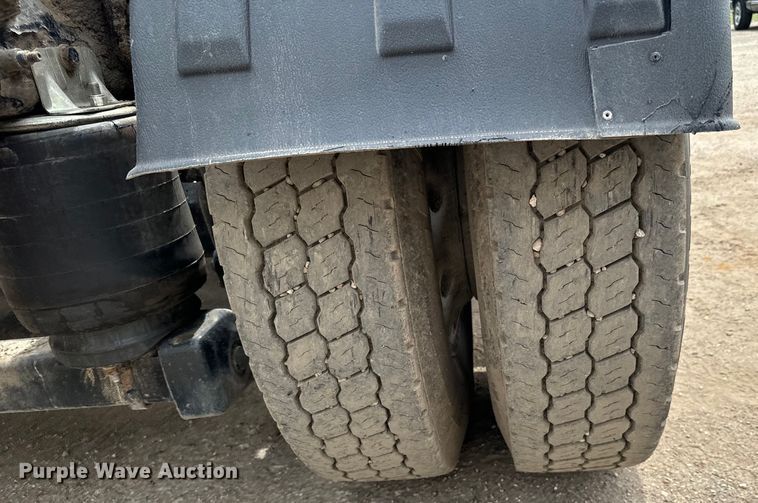 image for item NH9123 2012 Kenworth T800 semi truck