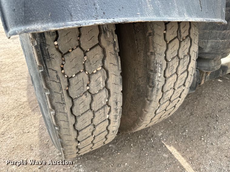 image for item NH9123 2012 Kenworth T800 semi truck