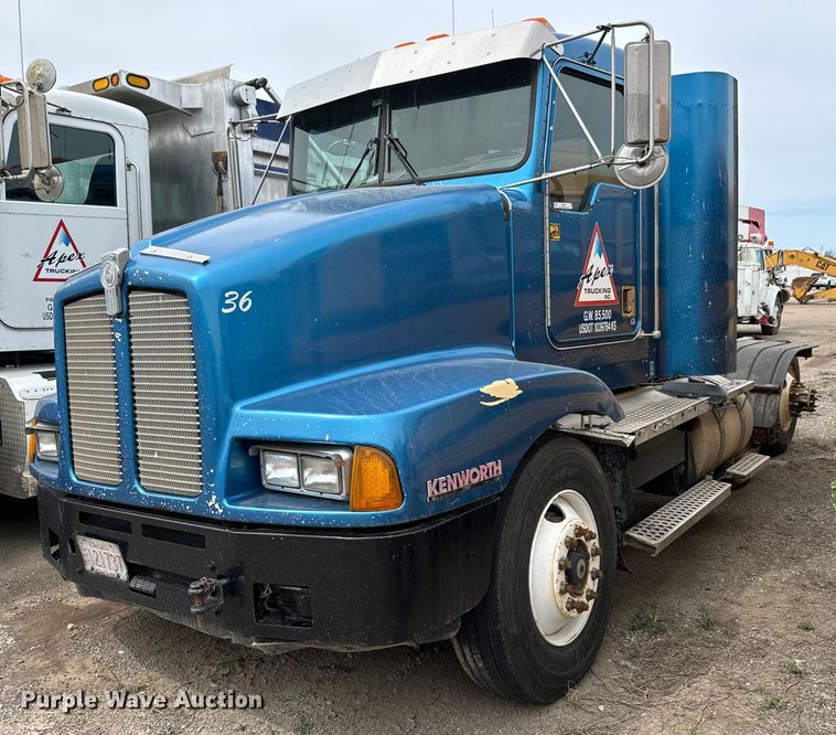 image for item NH9125 1997 Kenworth  T400 semi truck