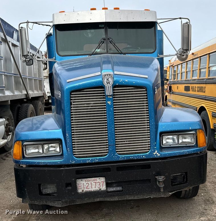image for item NH9125 1997 Kenworth  T400 semi truck