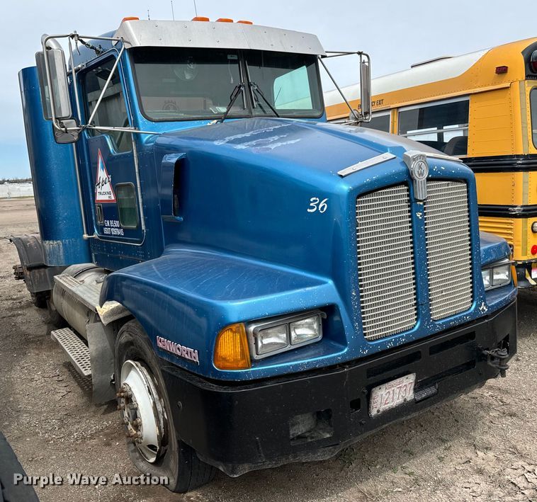image for item NH9125 1997 Kenworth  T400 semi truck
