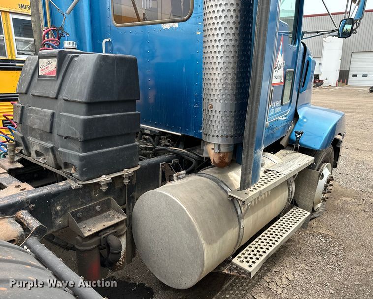 image for item NH9125 1997 Kenworth  T400 semi truck