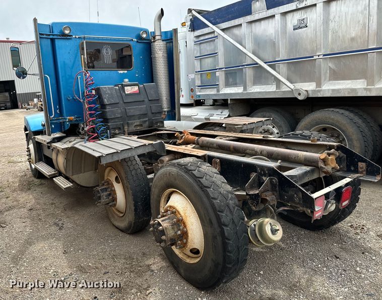 image for item NH9125 1997 Kenworth  T400 semi truck