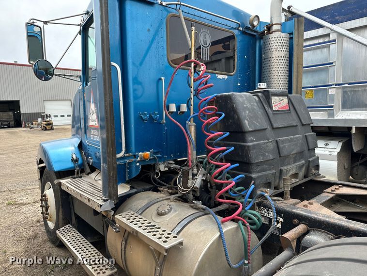 image for item NH9125 1997 Kenworth  T400 semi truck