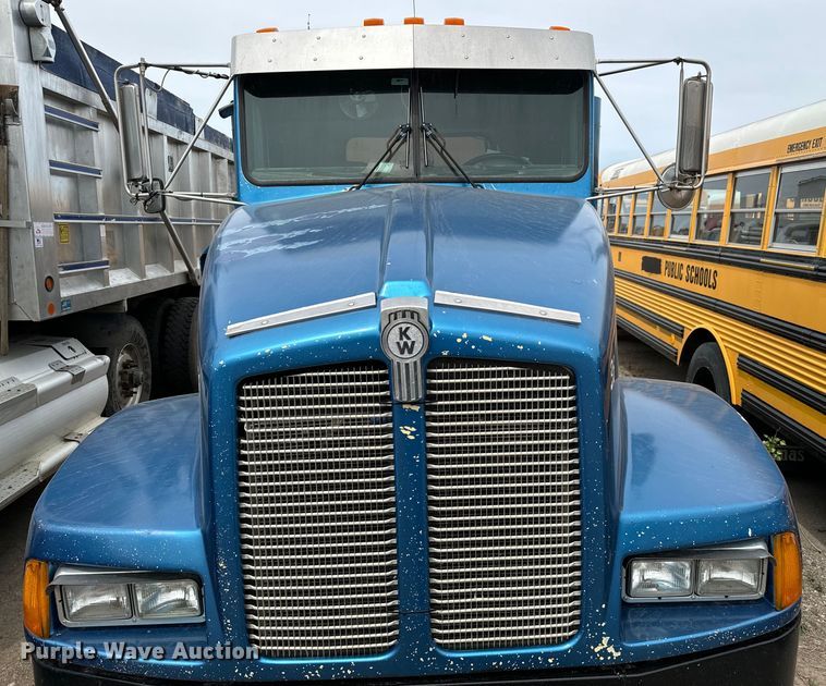 image for item NH9125 1997 Kenworth  T400 semi truck