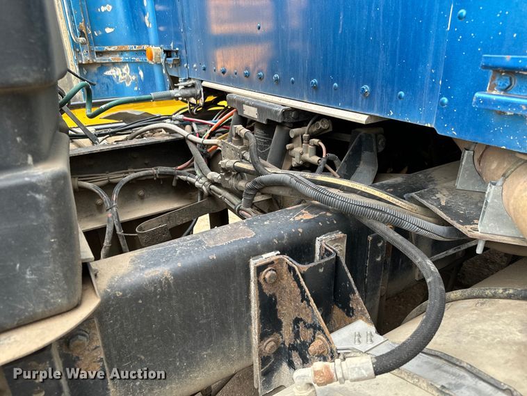 image for item NH9125 1997 Kenworth  T400 semi truck