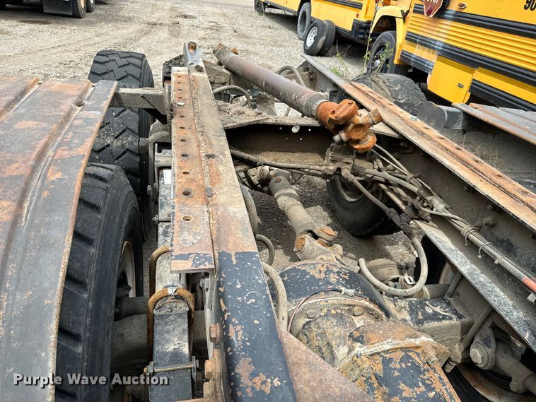 image for item NH9125 1997 Kenworth  T400 semi truck