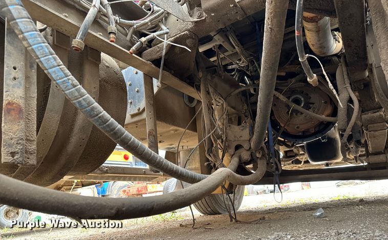 image for item NH9125 1997 Kenworth  T400 semi truck