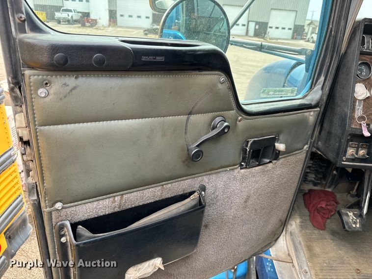 image for item NH9125 1997 Kenworth  T400 semi truck