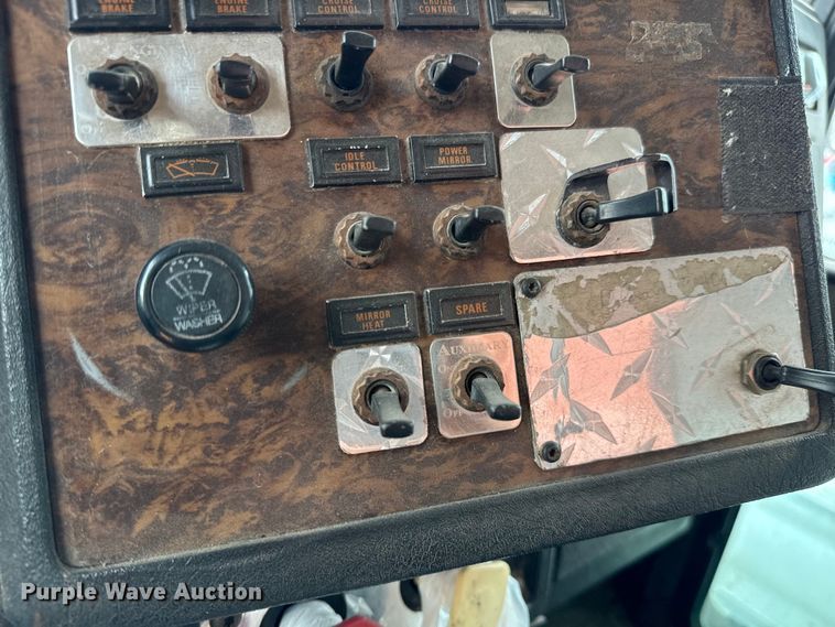 image for item NH9125 1997 Kenworth  T400 semi truck