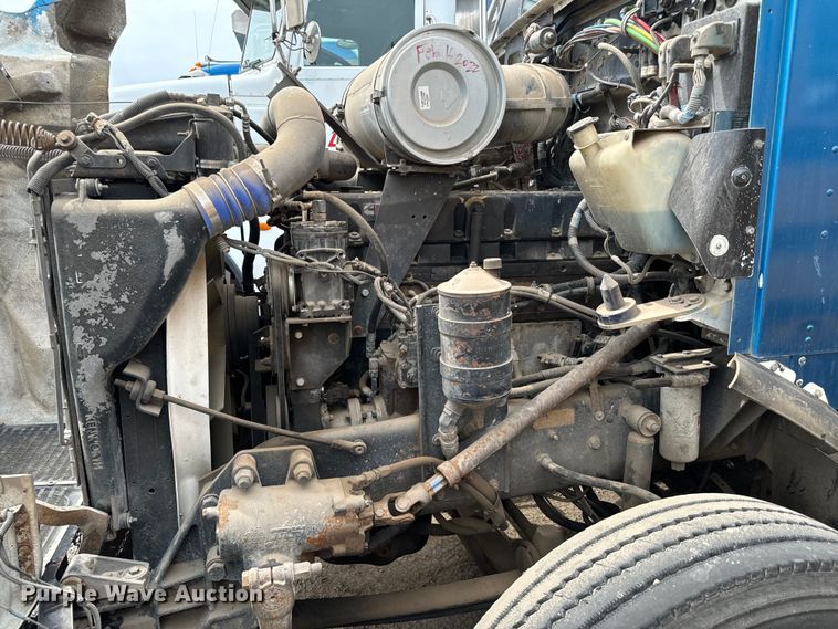 image for item NH9125 1997 Kenworth  T400 semi truck