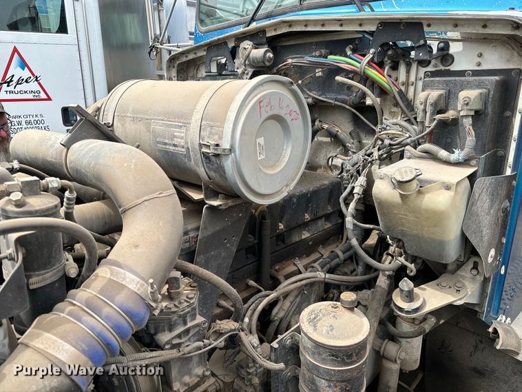 image for item NH9125 1997 Kenworth  T400 semi truck