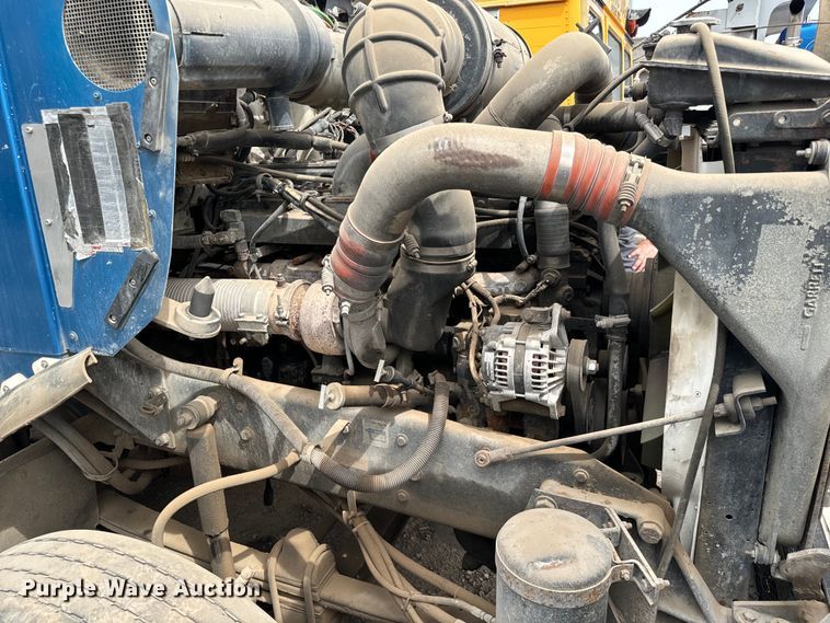 image for item NH9125 1997 Kenworth  T400 semi truck